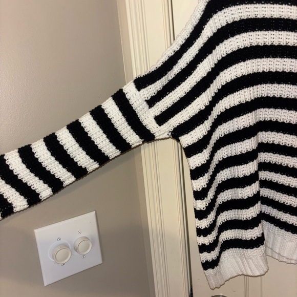 sweater - Picture 5 of 7